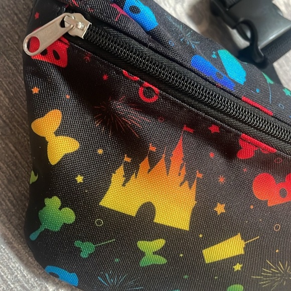 NWOT- 🌈 Disney Theme Parks Fanny Pack/ Shoulder Bag - Picture 2 of 16